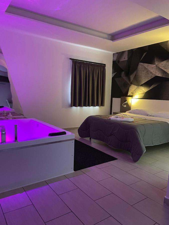 Hotel Cristian Giugliano In Campania Eksteriør billede