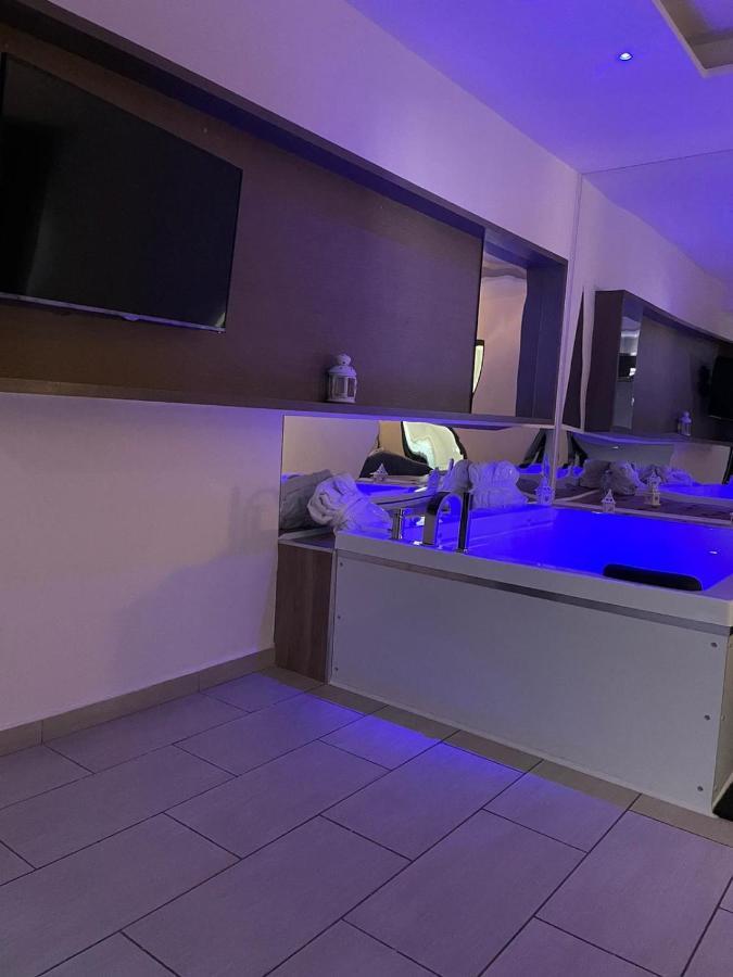 Hotel Cristian Giugliano In Campania Eksteriør billede